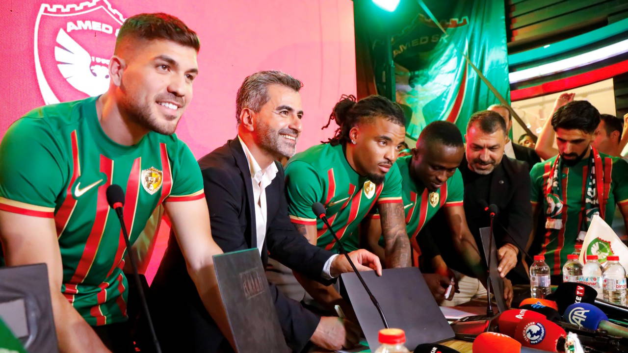 Amedspor'un 5 Yeni Transferi İçin İmza Töreni Düzenlendi