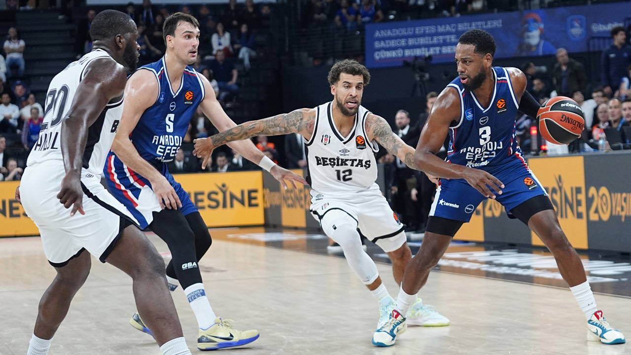 Anadolu Efes, EuroLeague Türk Derbisinde Beşiktaş'ı 89-80 Mağlup Etti