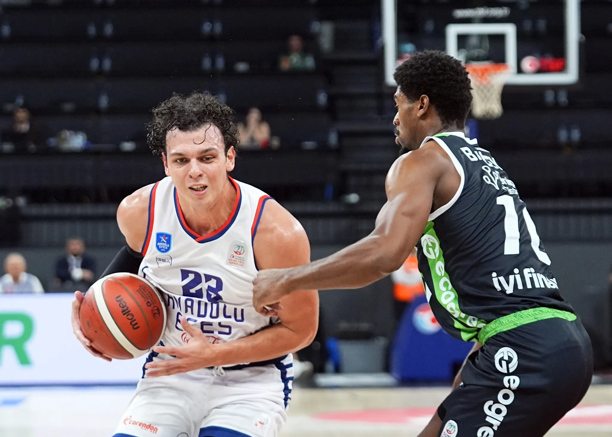 Anadolu Efes evinde Denizli Basket'i 85-76 mağlup etti