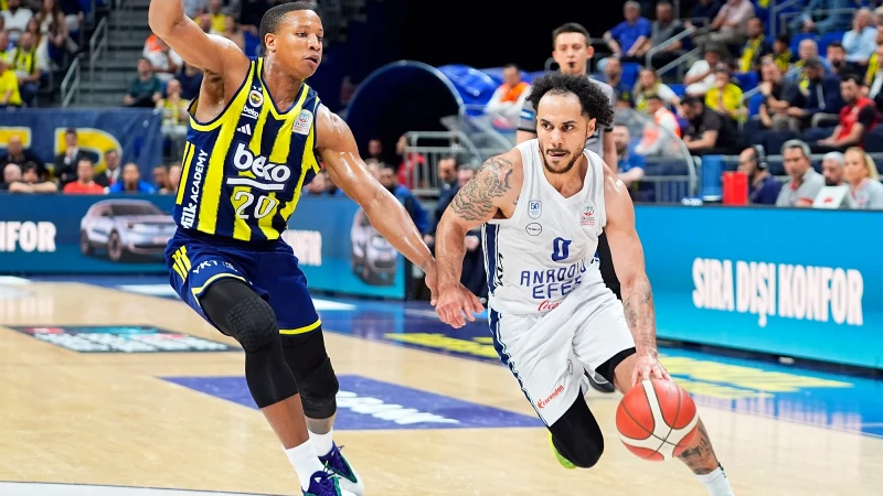 Anadolu Efes final umudunu Fenerbahçe önünde sınayacak