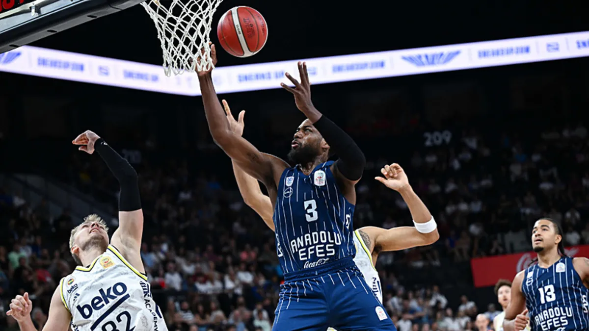 Anadolu Efes, Jordan Loyd ile sözleşme yeniledi