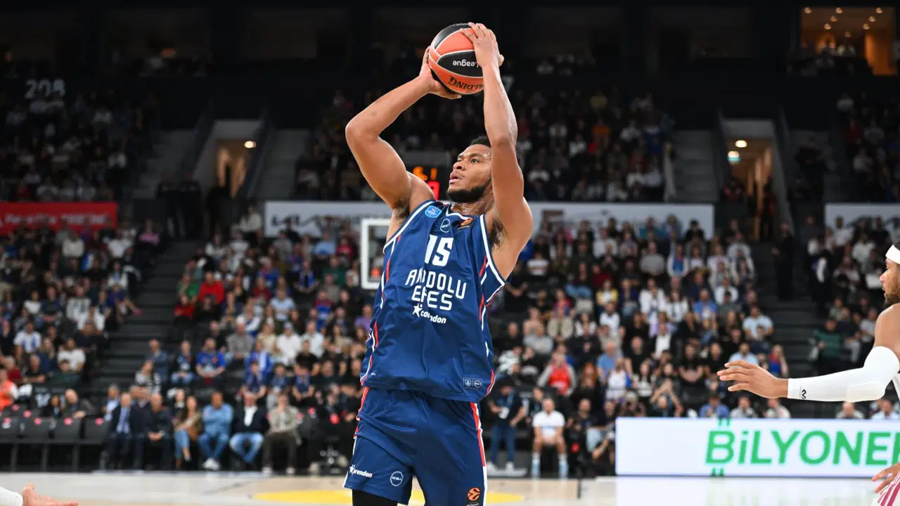 Anadolu Efes'ten PJ Dozier Açıklaması: Sağlık Durumu Belirsiz