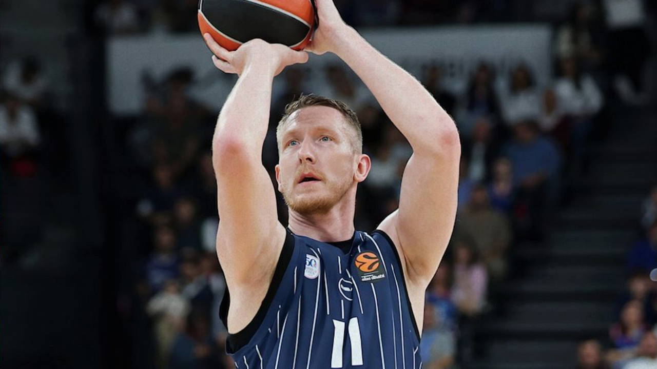 Anadolu Efes, Letonyalı Yıldız Smits ile Yollarını Ayırdı