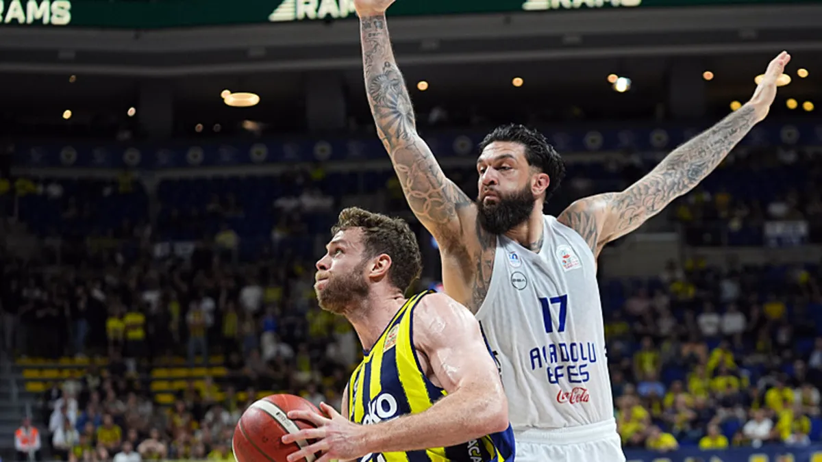 Anadolu Efes'te Vincent Poirier şoku: Aşil tendonu koptu