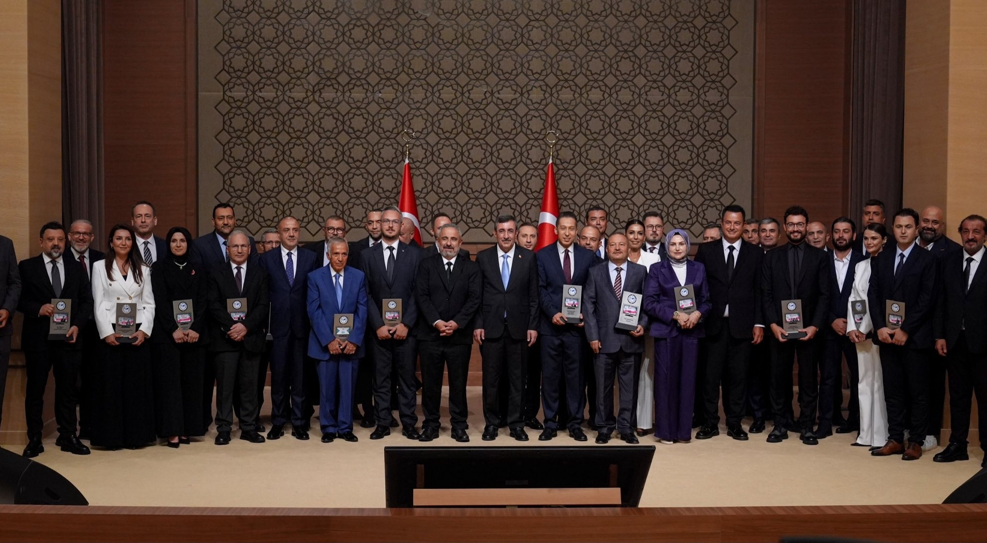 Anadolu Medya Ödülleri'nde Demirören Medya'ya Üç Ödül