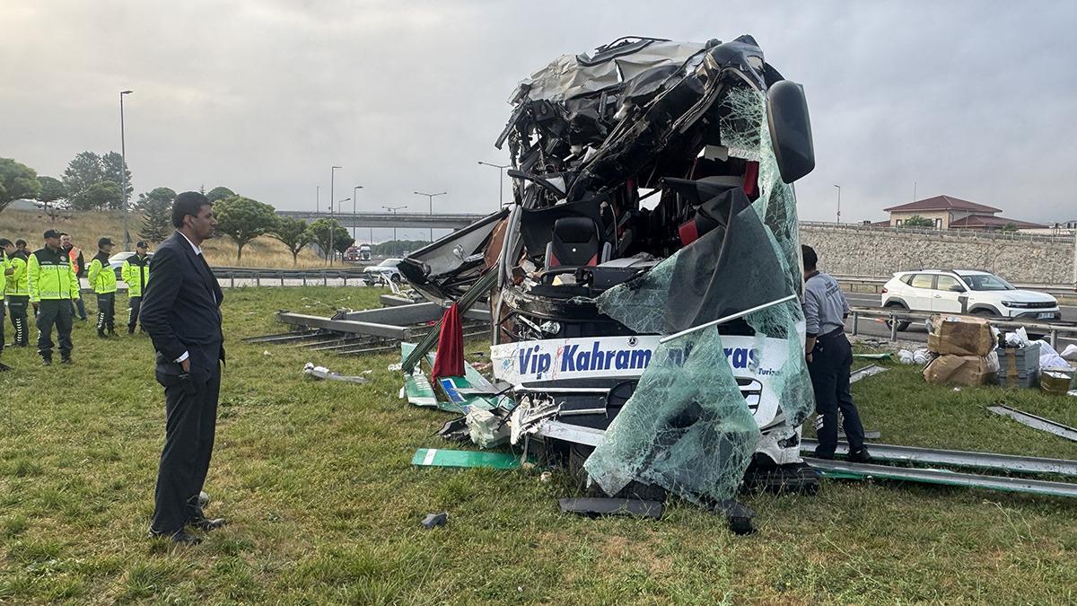 Anadolu Otoyolu'nda yolcu otobüsü devrildi: 5'i ağır 15 yaralı