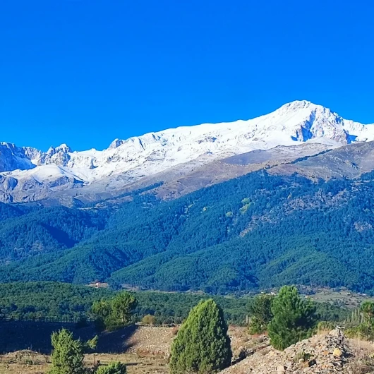 Anamas Dağı Zirvesi Mevsimin İlk Karıyla Beyazladı