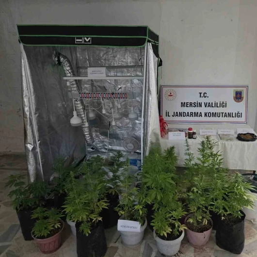 Anamur'da Jandarma Baskını: Evde Özel Bölme Ele Geçirildi