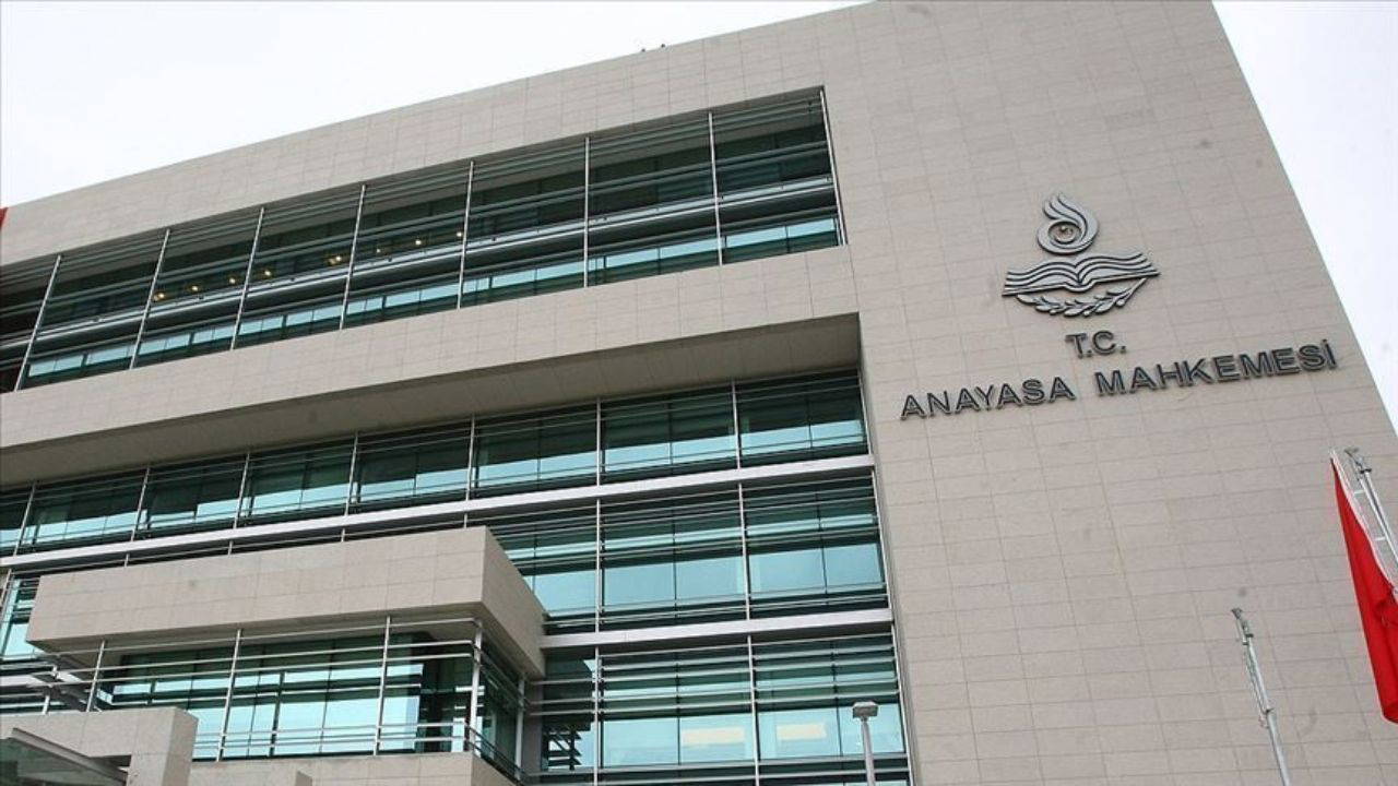 Anayasa Mahkemesi süresiz nafakayı iptal etti: Hukukçular ve kadın derneklerinden tepki