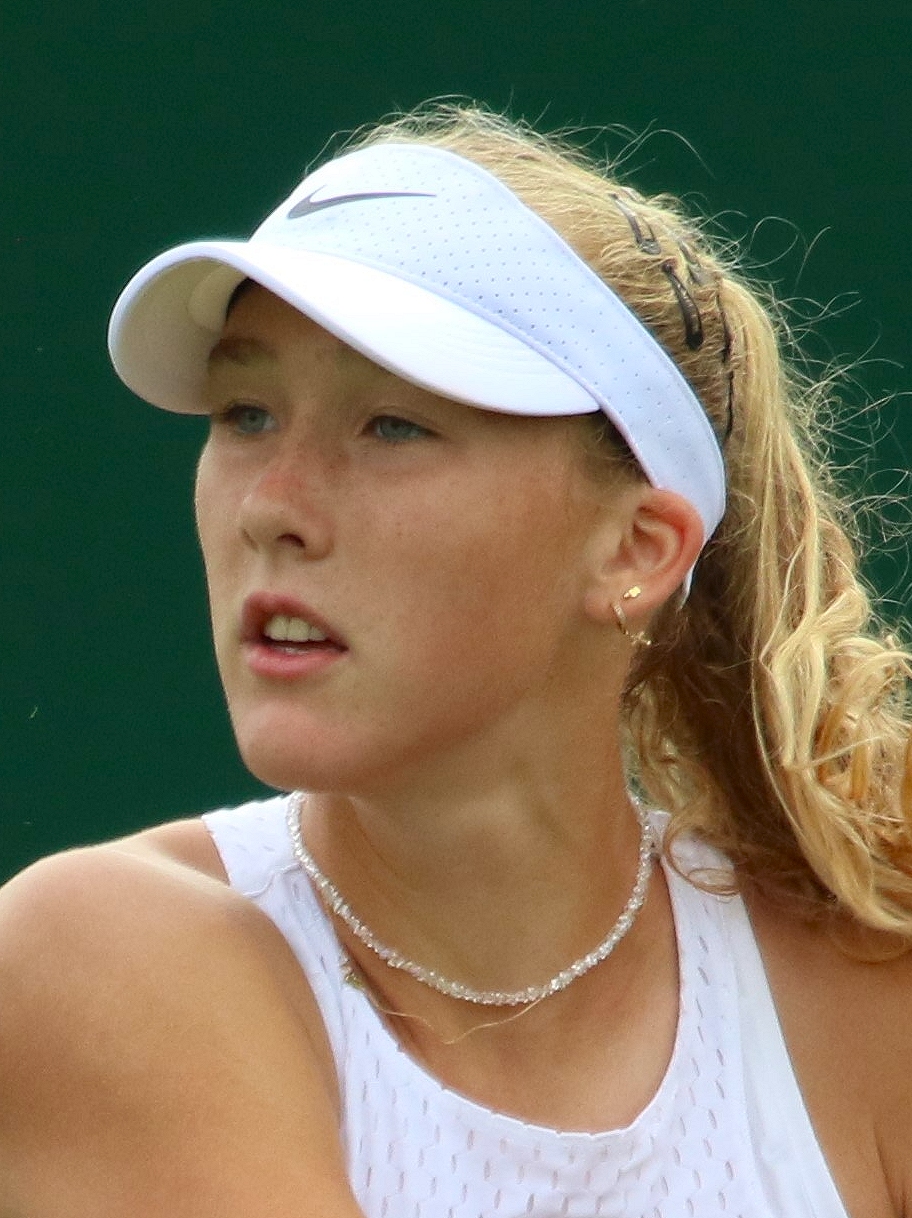 Andreeva ve Kostyuk Paris'te yarı finale yükseldi