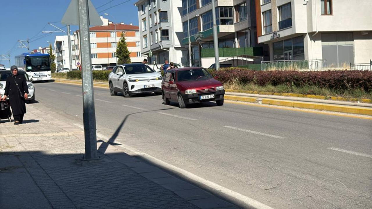 Ani manevra zincirleme kazaya yol açtı, sürücü kaçtı