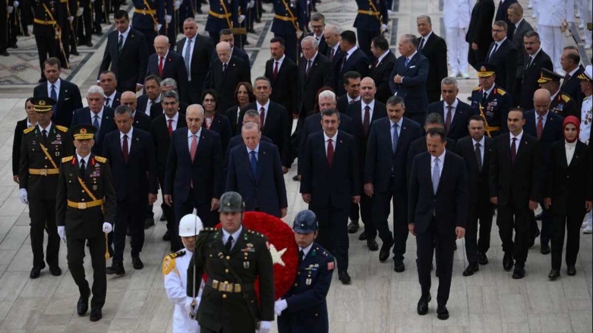 Anıtkabir'de Tören Güvenliği, Saray'da Farklı Protokol