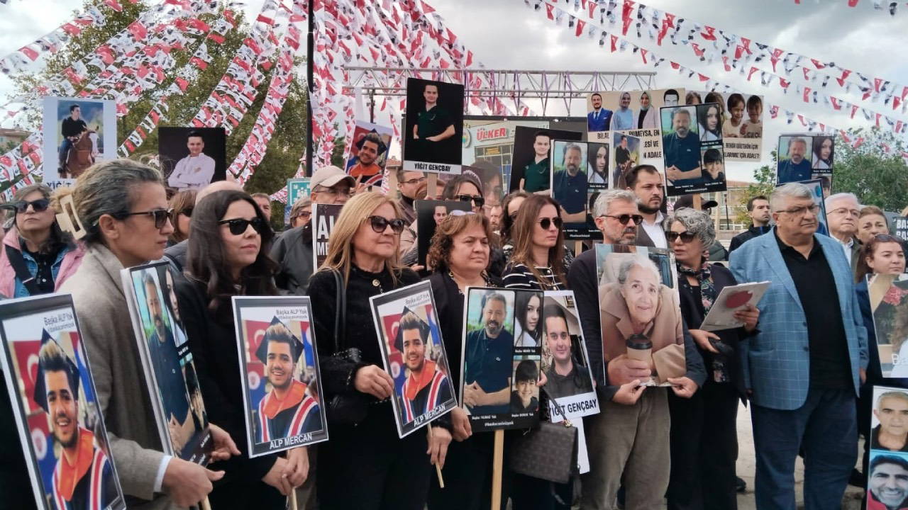 Anıtpark'ta 78 sandalye: Grand Kartal yangınında adalet nöbeti