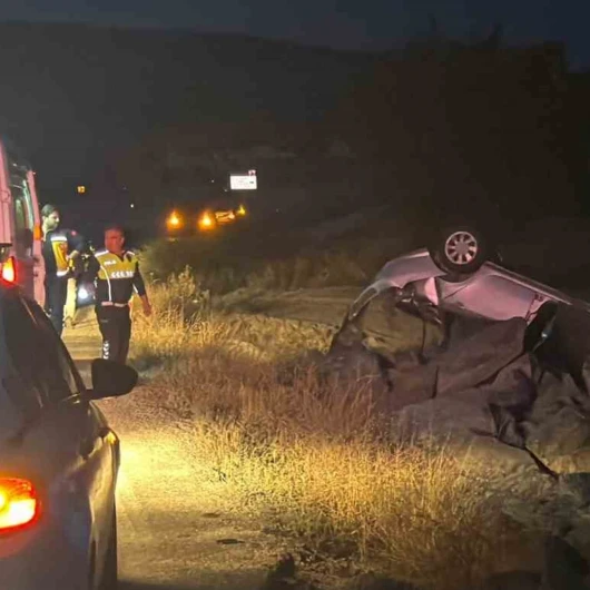 Ankara Bala'da Takla Atan Otomobil Ters Döndü: Sürücü Yara Almadı