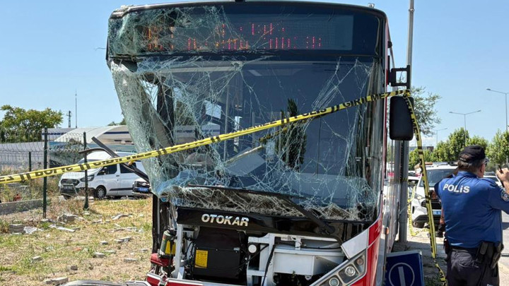 Ankara'da belediye otobüsü kaza yaptı: 1 ölü, 9 yaralı
