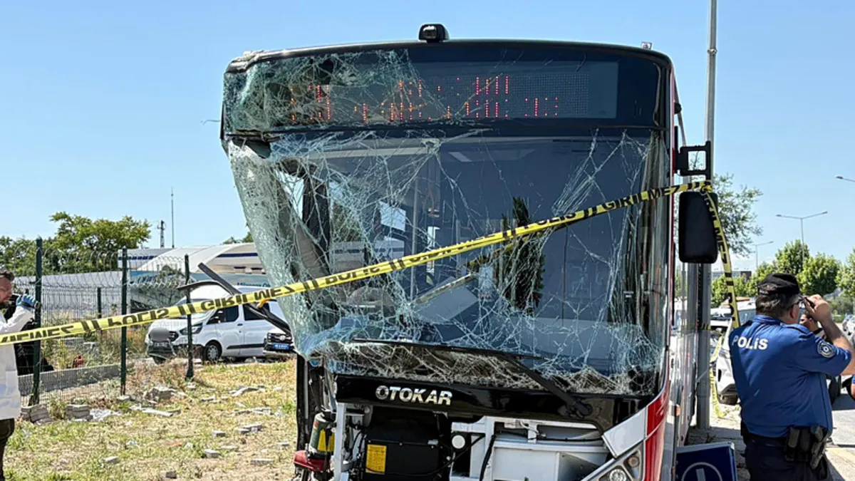 Ankara'da belediye otobüsü kaza yaptı: 1 ölü, 9 yaralı