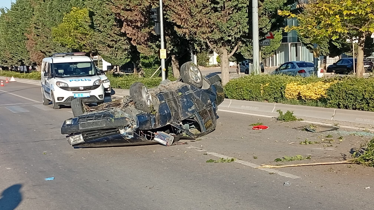 Ankara'da trajik kaza: Refüje çarpıp takla atan araçta sürücü hayatını kaybetti