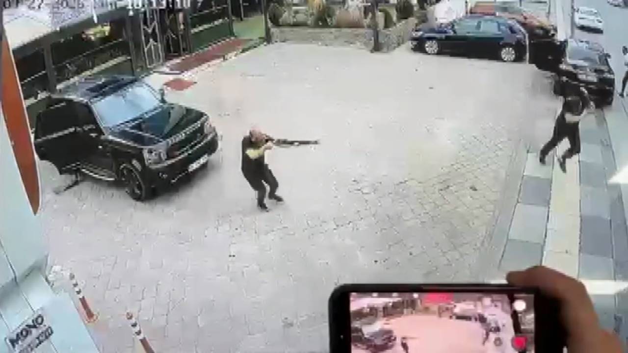 Ankara Çankaya’da silahlı kavga kamerada: 1 ölü, 1 yaralı