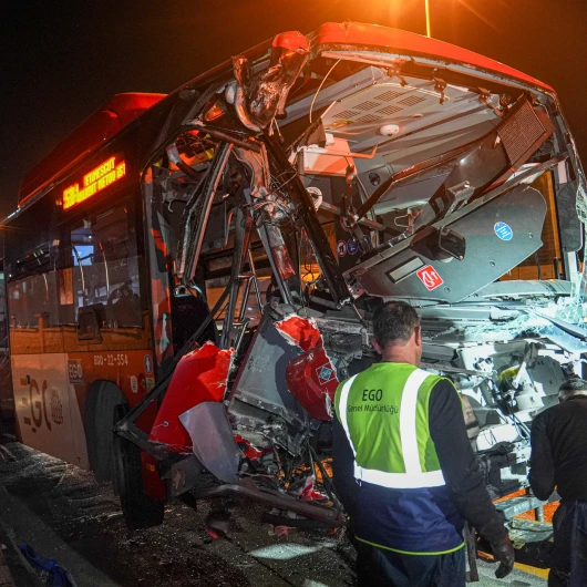 Ankara'da EGO Otobüsü Üst Geçide Çarptı: 24 Yaralı