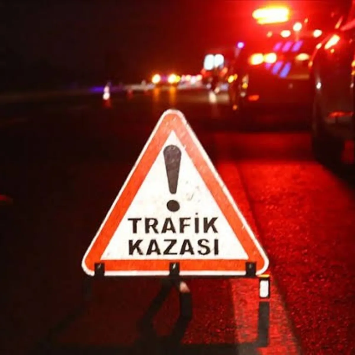 Ankara Etimesgut'ta Kontrolden Çıkan Otomobil 3 Araca Çarptı: 4 Yaralı