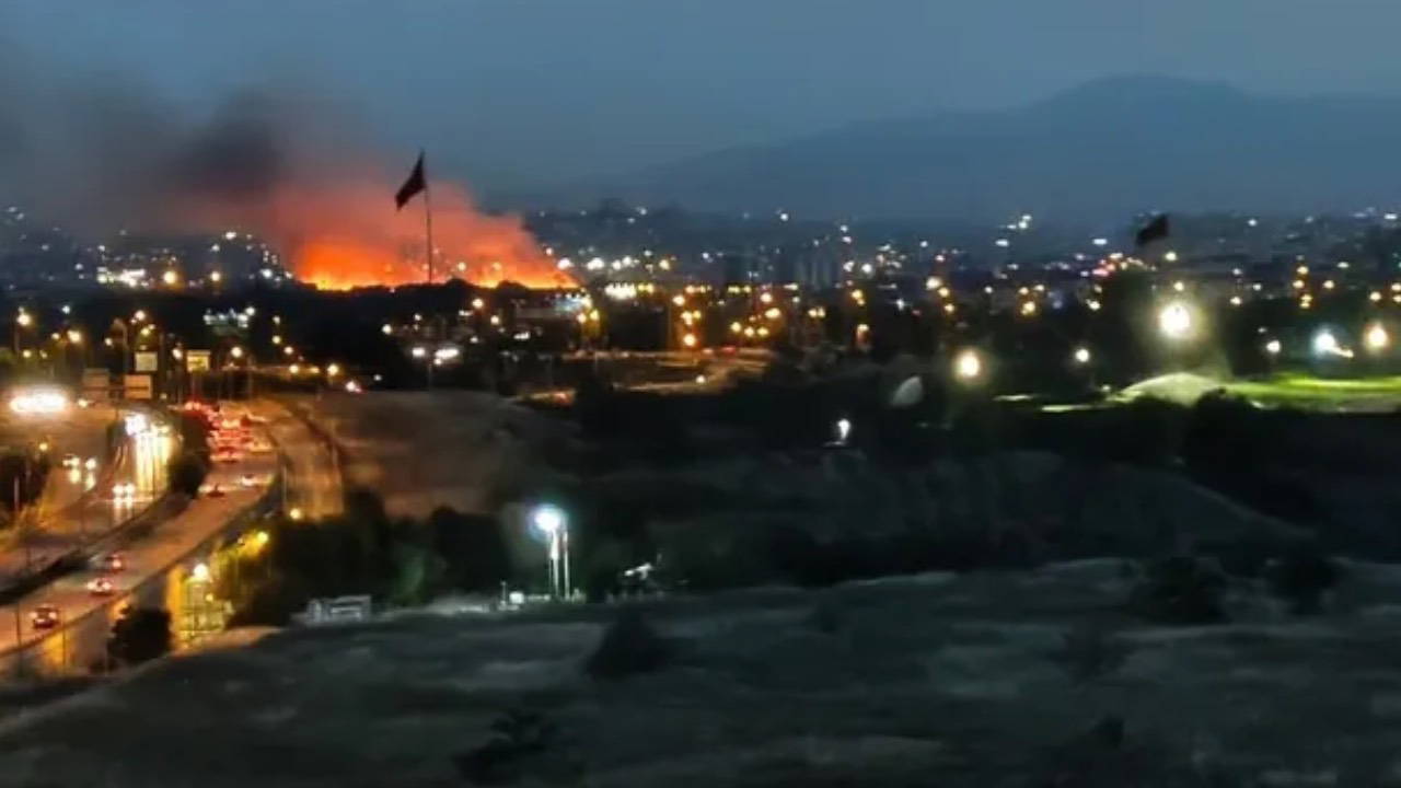 Ankara Etimesgut'ta otluk arazide yangın: Ekipler seferber oldu