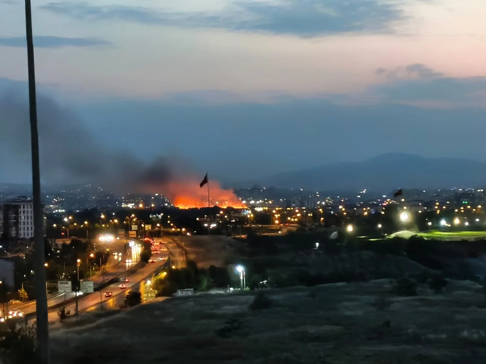 Ankara Etimesgut'ta Otluk Yangını: Polis ve İtfaiye Olay Yerinde