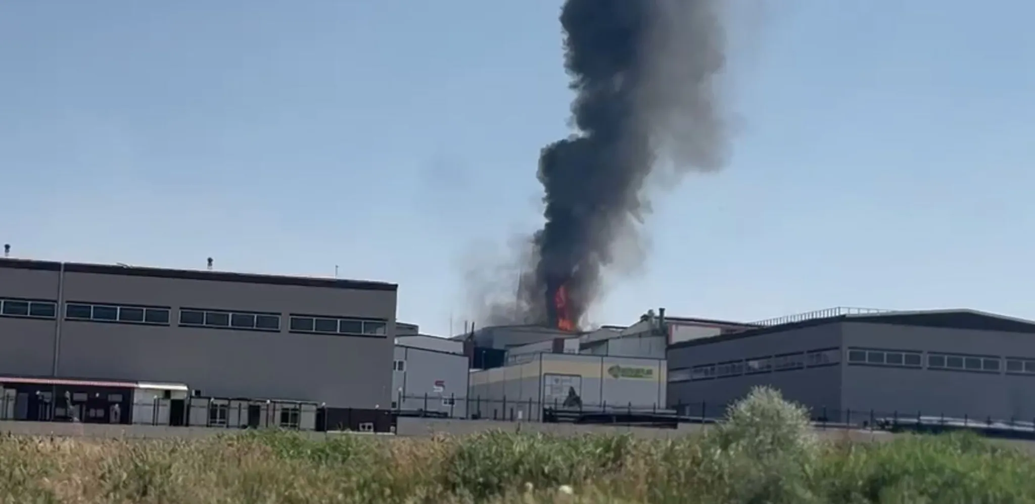 Ankara'da Fabrika Yangını: Ekipler Seferber Oldu