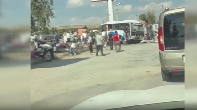 Ankara'da Halk Otobüsü ile Kamyon Çarpıştı: Çok Sayıda Yaralı Var