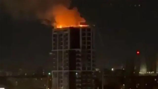 Ankara'da İş Merkezi Çatısında Yangın Panik Yarattı
