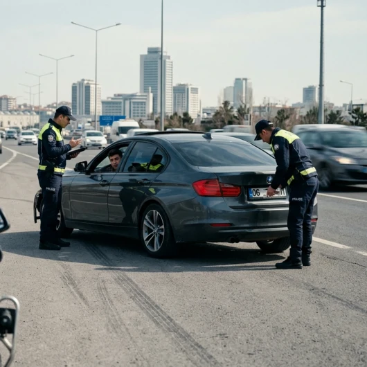 Ankara'da Makas Atan Ehliyetsiz Sürücüye 176 Bin TL Ceza