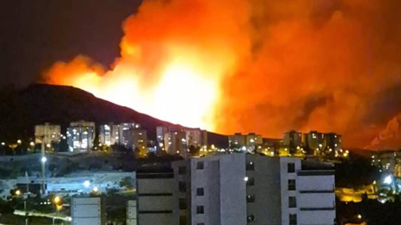 Ankara Mamak'ta Ağaçlık Alanda Yangın: Ekipler Müdahale Ediyor