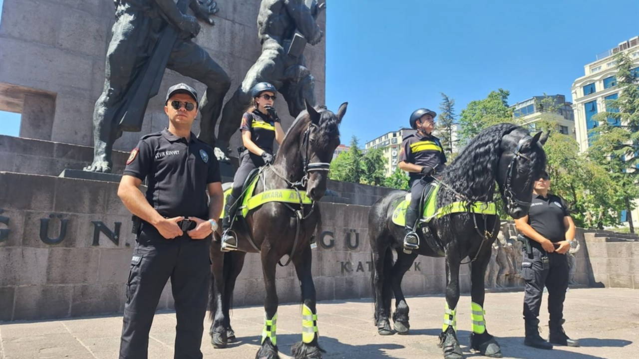 Ankara'da NATO Zirvesi öncesi 22 atlı polis devriyede
