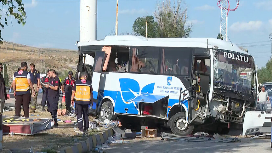 Ankara'da Otobüs-Kamyon Çarpışması: 2 Ölü, 25 Yaralı