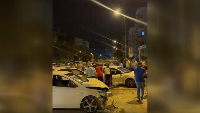 Ankara'da Park Halindeki Araçlara Çarpan Otomobil: 4 Yaralı