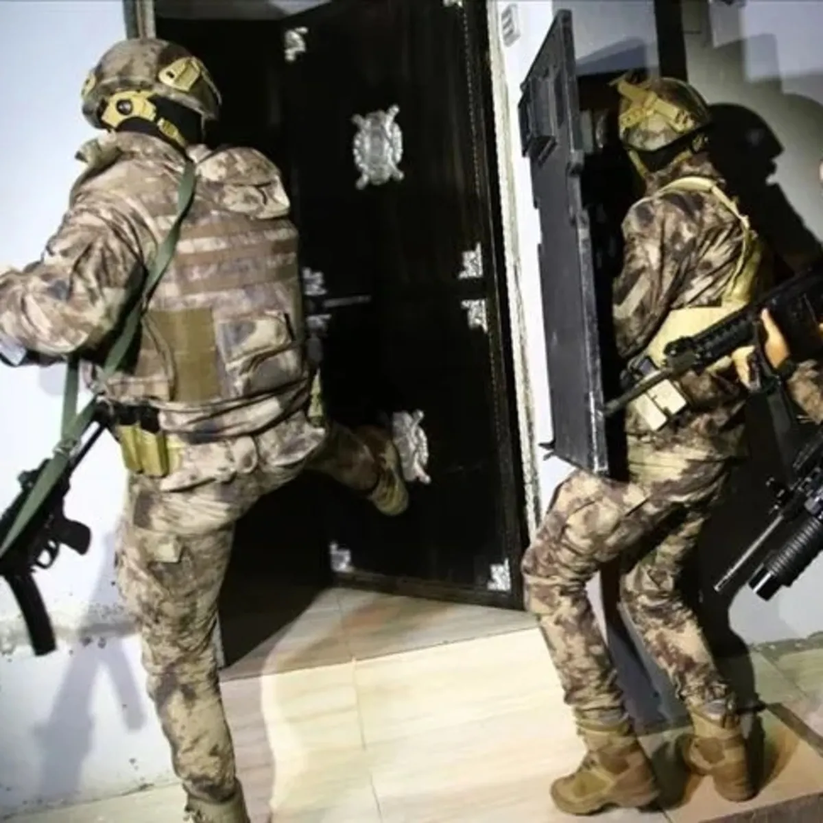 Ankara'da sosyal medyada uyuşturucu özendirenlere operasyon