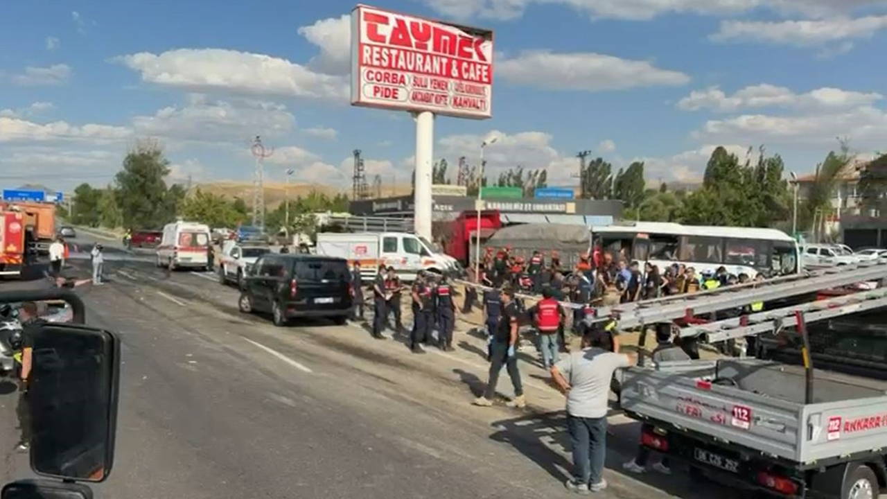 Ankara'da Feci Kaza: Midibüs ile Kamyon Çarpıştı, 1 Ölü 16 Yaralı