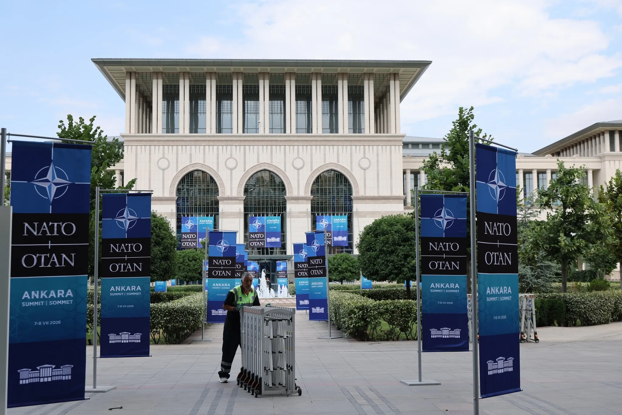 Ankara'da NATO Zirvesi: CAATSA ve F-35 krizi masada