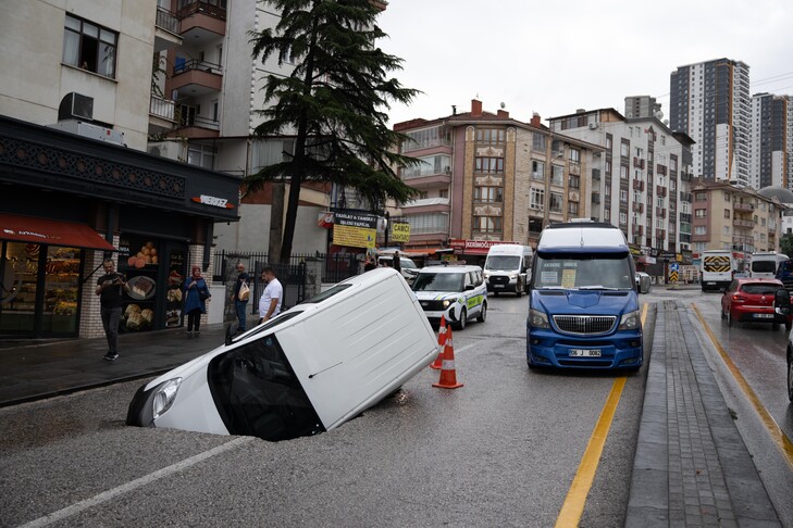 Ankara'da sağanak hayatı felç etti: Sel ve su baskınlarına dikkat