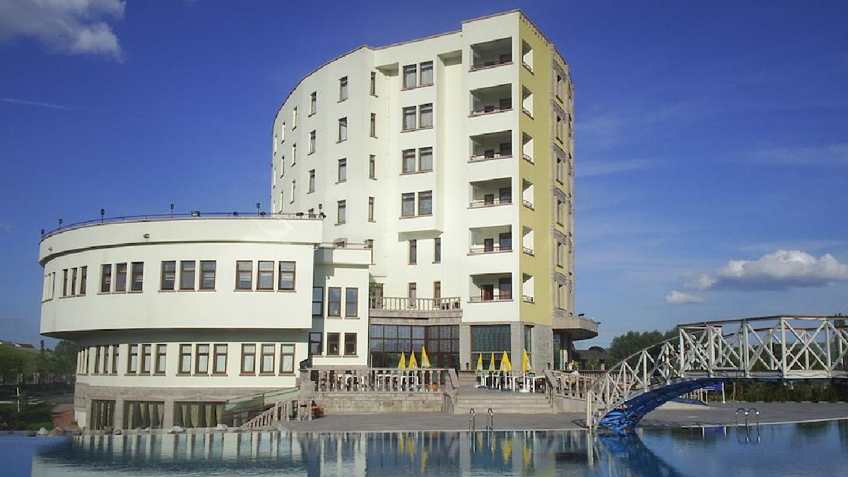 Ankara'nın ünlü oteli Esenboğa Airport Hotel icradan satılıyor