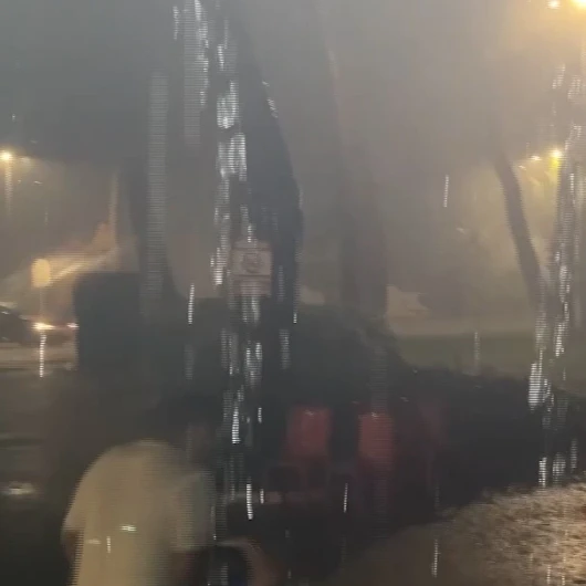 Antalya'da Ağustos Ortasında Yağmur Sürprizi: Sıcaktan Akşam Yağmuruna
