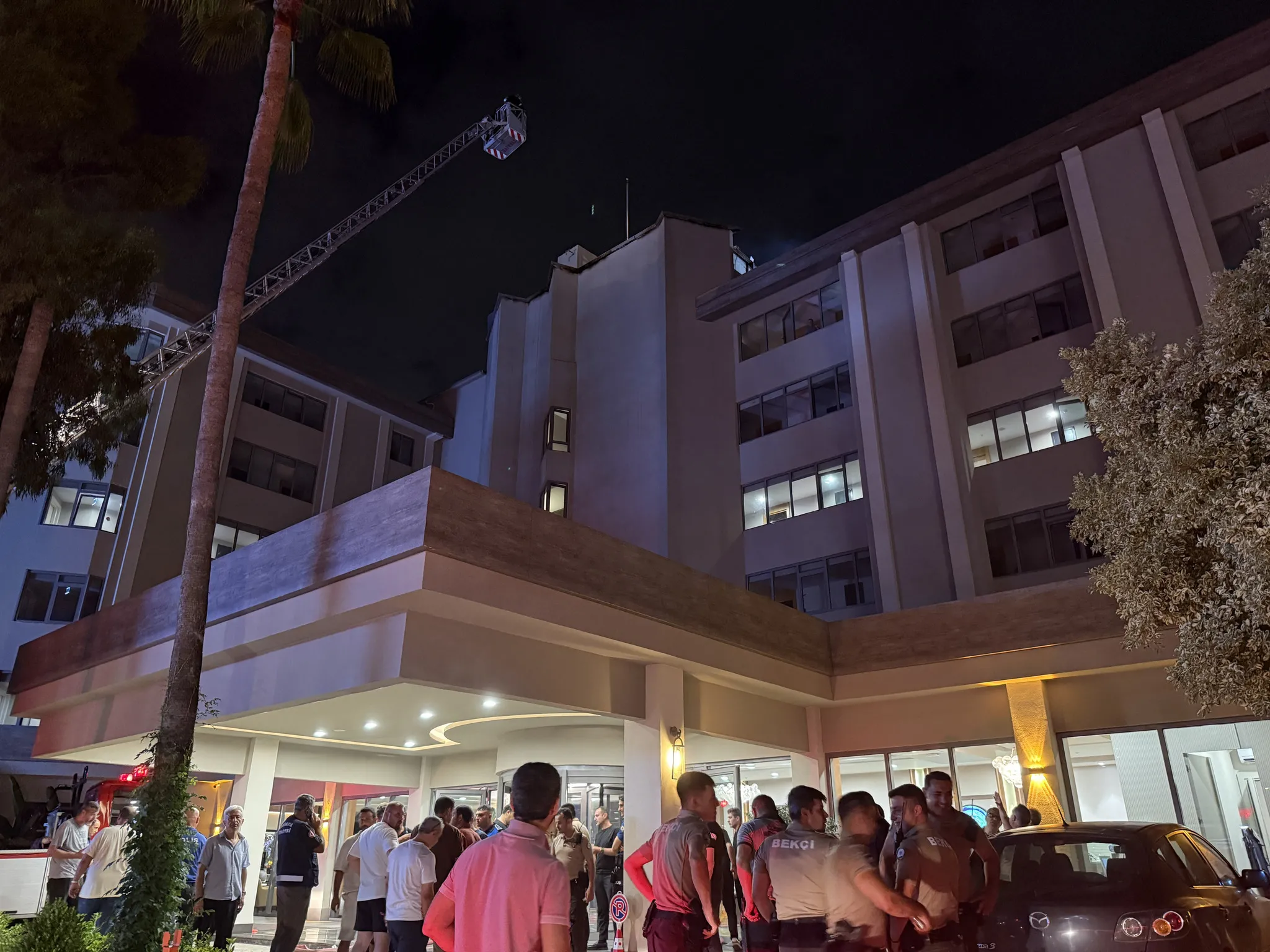 Antalya Alanya'da Otel Yangını: Müşteriler Tahliye Edildi