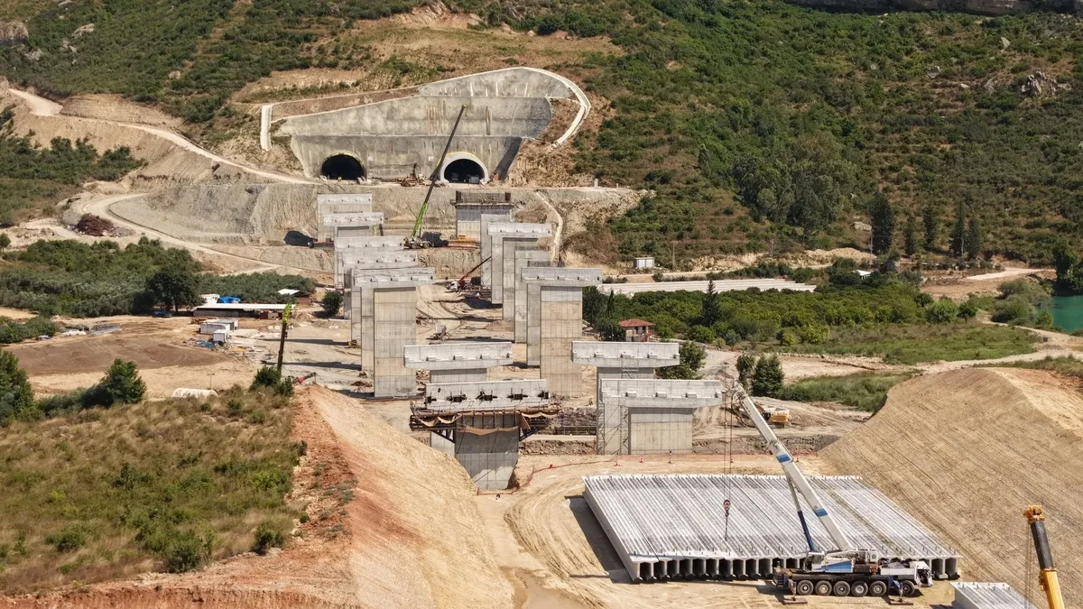 Antalya-Alanya Otoyolu'nda Yüzde 30 Fiziki Gerçekleşme: Süre 36 Dakikaya İnecek