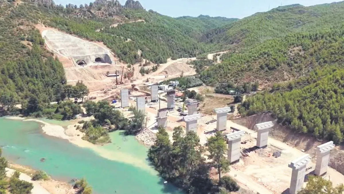 Antalya-Alanya Otoyolu'nun Yüzde 30'u Tamamlandı