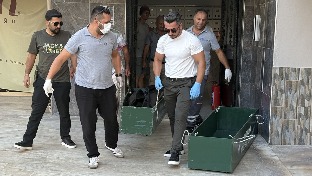 Antalya'da Anne ve Kızı Evde Ölü Bulundu: Komşular 10 Gündür Haber Alamıyordu