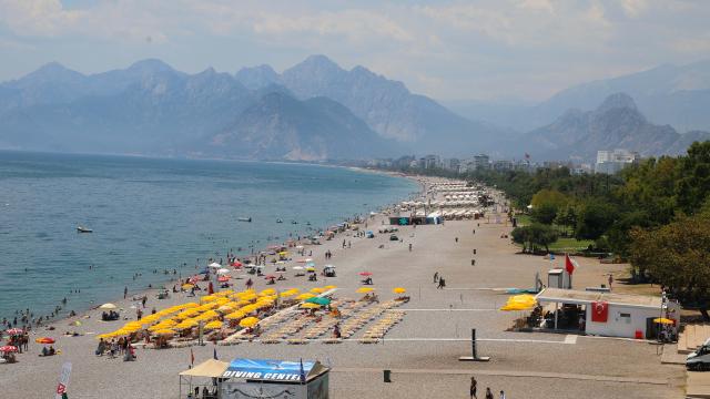 Antalya'da bunaltıcı sıcak: Hissedilen 47 dereceyi buldu