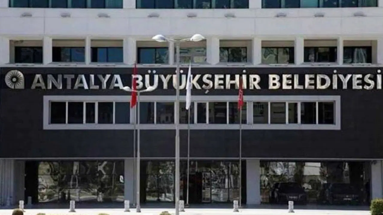 Antalya Büyükşehir Belediyesi'ne operasyon: 3 kişi gözaltında