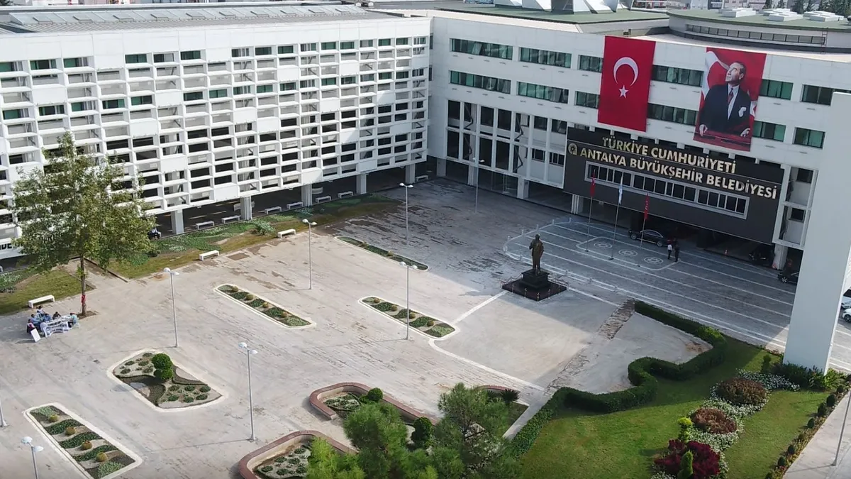 Antalya Büyükşehir Belediyesi'ne rüşvet operasyonu: 10 gözaltı kararı