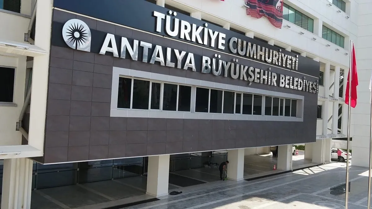 Antalya Büyükşehir Belediyesi'nde yeni yolsuzluk operasyonu: 9 gözaltı