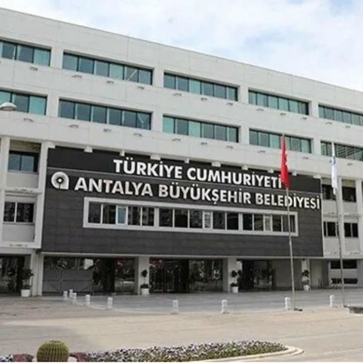 Antalya Büyükşehir'de rüşvet soruşturması: 10 kişi gözaltına alınacak
