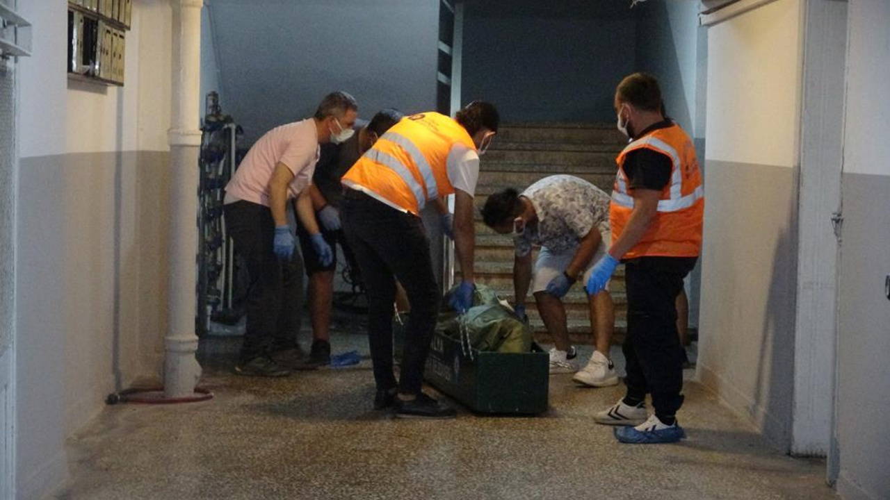 Antalya'da yaşlı adam gazeteleri alınmayınca evinde ölü bulundu